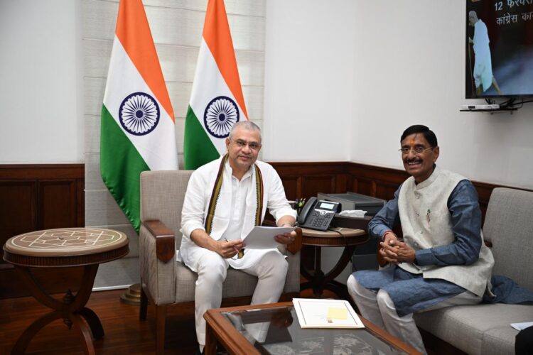 रेल मंत्री से मिले रक्षा राज्य मंत्री संजय सेठ !