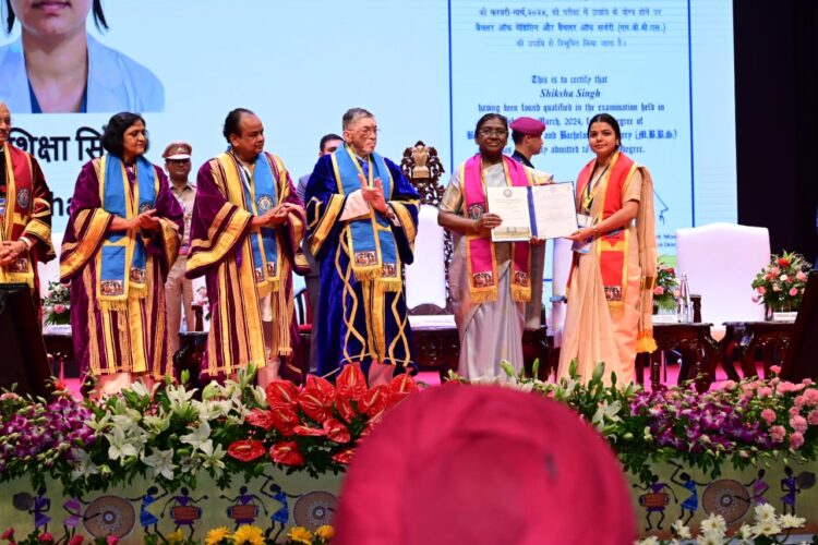 राष्ट्रपति श्रीमती द्रौपदी मुर्मु की गरिमामयी उपस्थिति में आयोजित एम्स, देवघर के प्रथम दीक्षांत समारोह  !