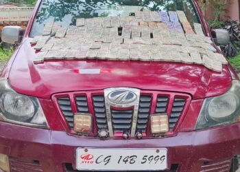 लावारिस जाइलो गाड़ी से भारी मात्रा में नगद रूपये !