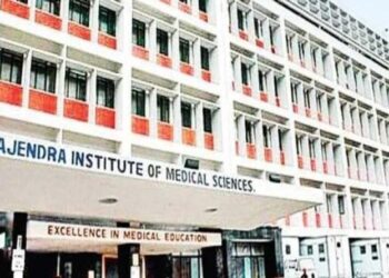 रिम्स में महिला एवं प्रस्तुति रोग विभाग में हड़कंप मच गया !