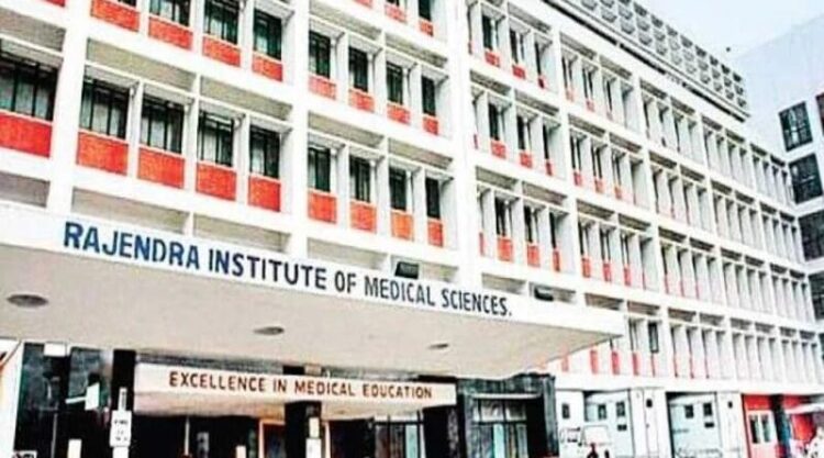 रिम्स में महिला एवं प्रस्तुति रोग विभाग में हड़कंप मच गया !