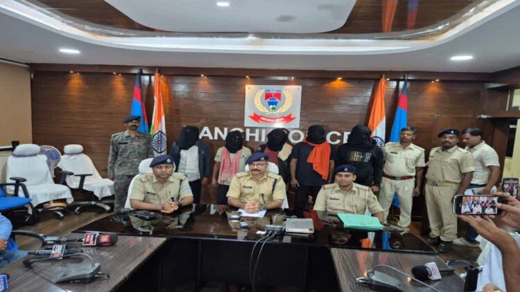 अनगड़ा इलाके में अवैध शराब फैक्ट्री का भंडाफोड़ किया है !