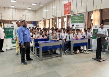 स्कूल परिसर में बनाया जा रहा “ई-वेस्ट हब !