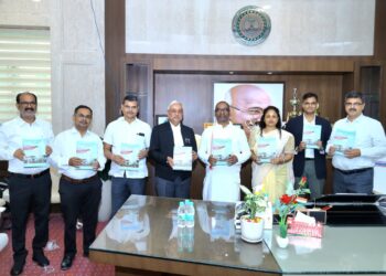 मुख्यमंत्री  हेमन्त सोरेन ने “बाबा बैद्यनाथ ज्योतिर्लिंग देवघर” पुस्तक का लोकार्पण किया !