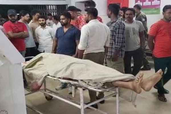 55 वर्षीय ई-रिक्शा चालक का शव मिला !