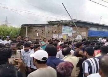 कांके रोड पर सुबह एक तेज रफ्तार 407 ट्रक ने मां और बेटी कुचल दिया !