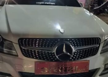 कार में विधानसभा अध्यक्ष का बोर्ड लगाकर घुम रहे थे 3 लड़के !