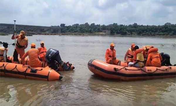 दामोदर नदी नहाने गईं बच्ची संध्या कुमारी अब तक लापता !