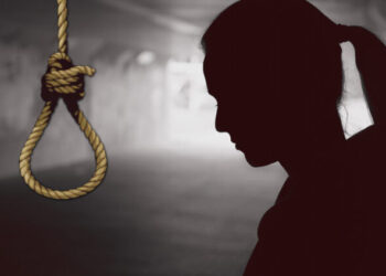 कॉलेज की एक छात्रा ने हॉस्टल  में फांसी लगाकर खुदकुशी कर ली !