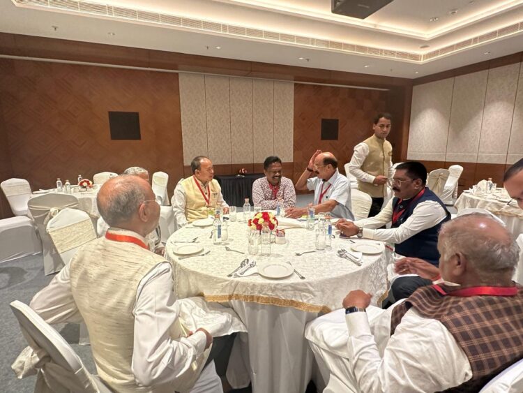 झारखंड राज्य में स्वच्छ भारत मिशन के क्रियान्वयन  चुनौतियों एवं जमीनी परेशानियों की विस्तार चर्चा – मंत्री !