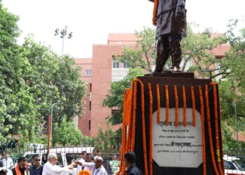पूर्व मुख्यमंत्री स्व० दारोगा प्रसाद राय की जयंती पर मुख्यमंत्री ने उन्हें नमन किया !