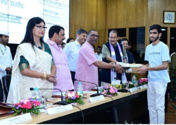 हेमंत सोरेन ने बांटे नियुक्ति पत्र !