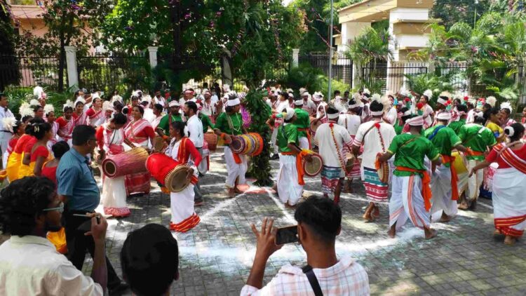 करमा पर्व को लेकर जबरदस्त उत्साह देखने को मिल रहा .
