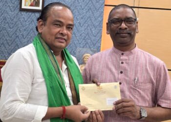 स्वास्थ्य मंत्री डॉ. इरफान अंसारी ने सीएम हेमंत सोरेन को सौंपा न्योता !
