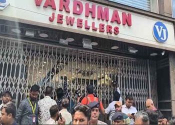 दिन दहाड़े लूट की बड़ी वारदात  !