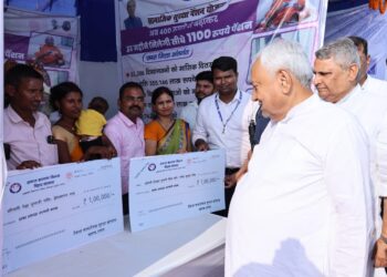 मुख्यमंत्री ने छपरा में प्रगति यात्रा के दौरान की गई 1203.81 करोड़ रुपये लागत की 27 योजनाओं का किया शिलान्यास !