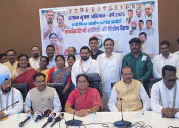 प्रेस वार्ता का आयोजन जिला अध्यक्ष डॉ राकेश किरण महतो की अध्यक्षता में  किया !