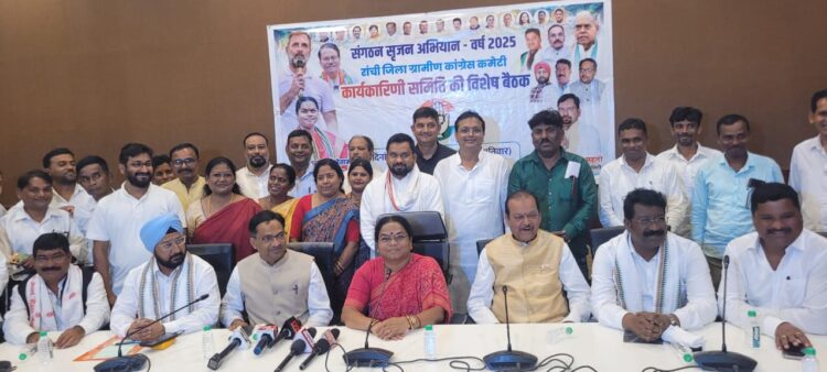 प्रेस वार्ता का आयोजन जिला अध्यक्ष डॉ राकेश किरण महतो की अध्यक्षता में  किया !