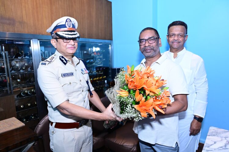 पश्चिम बंगाल के डीजीपी और मेयर फिरहाद हकीम से मिले हेमंत सोरेन !