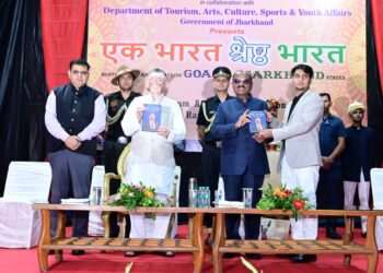 राजपाल संतोष गंगवार ने“एक भारत, श्रेष्ठ भारत” के तहत आयोजित सांस्कृतिक में शामिल हुए !