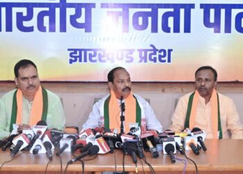 आदिवासी मुख्यमंत्री के रहते झारखंड  का आदिवासी समाज अपने हक और अधिकार से वंचित ….रघुवर दास !