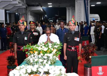 झारखंड राजपाल और हेमन्त सोरेन ने शहीद अग्निवीर नीरज कुमार चौधरी को दी भावपूर्ण श्रद्धांजलि !