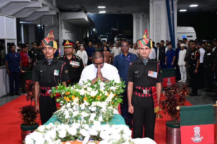झारखंड राजपाल और हेमन्त सोरेन ने शहीद अग्निवीर नीरज कुमार चौधरी को दी भावपूर्ण श्रद्धांजलि !
