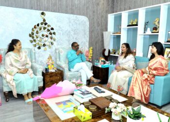 मुख्यमंत्री आवासीय कार्यालय में झारखंड आईएएस ऑफिसर्स वाइव्स एसोसिएशन के प्रतिनिधिमंडल ने  शिष्टाचार मुलाकात  !