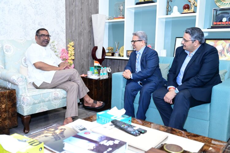 झारखंड के मुख्यमंत्री  हेमन्त सोरेन से टाटा मोटर्स लि० के प्रतिनिधिमंडल ने की मुलाकात !