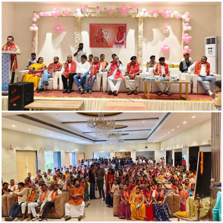 दुर्गा पूजा समिति की वार्षिक बैठक धुर्वा स्थित में मेफेयर बैंक्विट हॉल में संपन्न हुआ !