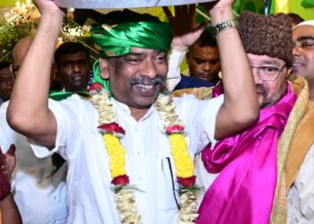झारखंड के मुख्यमंत्री हेमन्त सोरेन ने हजरत कुतुबुद्दीन रिसालदार शाह बाबा की दरगाह पर की चादरपोशी !