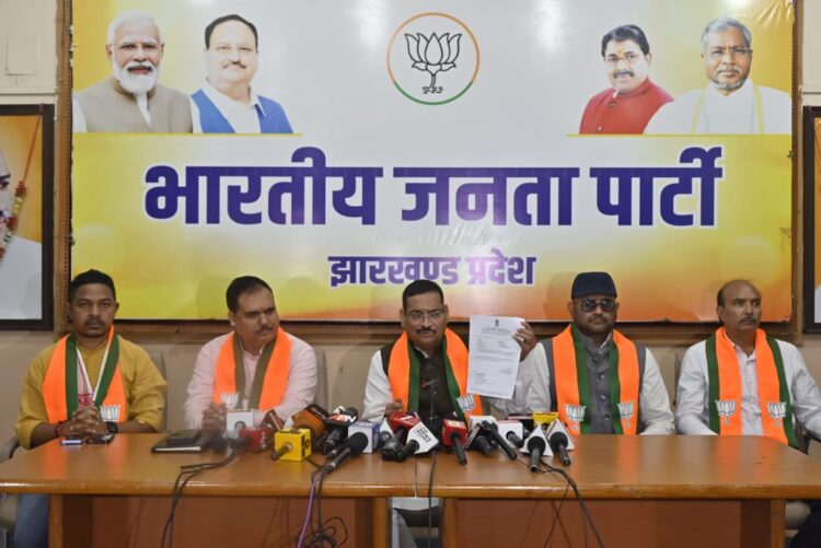 पत्थर माफिया दलाल बिचौलियों ने कराई सूर्या हांसदा की हत्या…..दीपक प्रकाश !