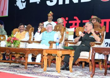 राज्यपाल संतोष कुमार गंगवार ने  “बच्चों से संवाद कार्यक्रम” को संबोधित किया !