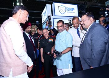 राज्यपाल संतोष कुमार गंगवार एवं  मुख्यमंत्री हेमन्त सोरेन ने डिफेंस एक्सपो का अवलोकन किया !