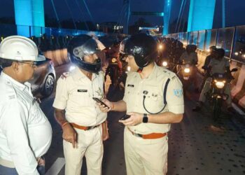 दुर्गा पूजा के अवसर पर पुलिस अलर्ट मोड में है !