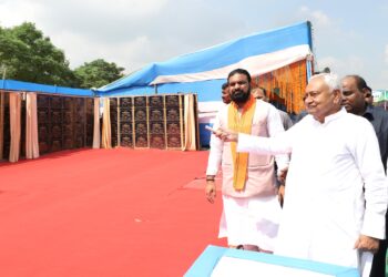 मुख्यमंत्री ने गोपालगंज जिले में 1585 करोड़ रुपये की 185 योजनाओं का किया उद्घाटन एवं शिलान्यास !