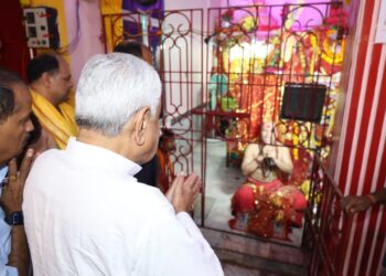 बिहार के सीएम राज्य की सुख, शांति एवं समृद्धि के लिए मॉ भगवती  से पूजा अर्चना की !