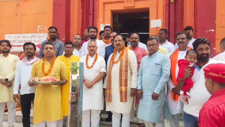 भाजपा के पूर्व सांसद सुनील कुमार सिंह देव पहूंचे पर भव्य स्वागत किया !