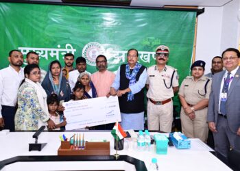 मुख्यमंत्री  हेमन्त सोरेन से शहीद आरक्षी के परिजनों ने की मुलाकात !