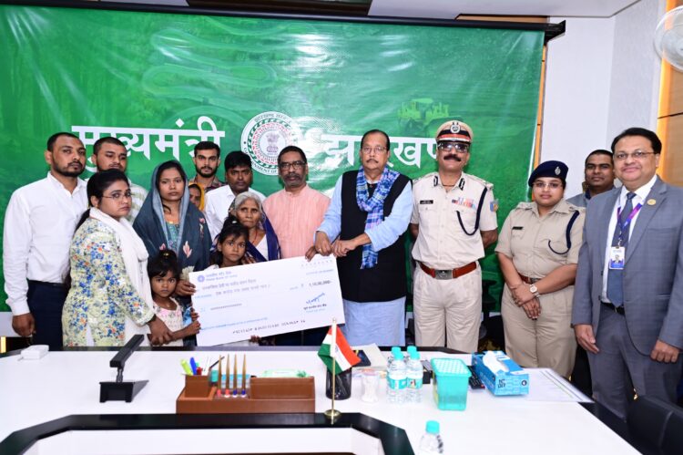 मुख्यमंत्री  हेमन्त सोरेन से शहीद आरक्षी के परिजनों ने की मुलाकात !