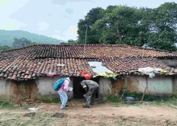 पेशरार थाना क्षेत्र के केकरांग में तीन लोगों की हत्या कर दी गई !