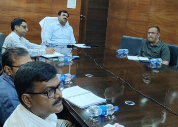 मुख्य निर्वाचन पदाधिकारी ने पूर्वी सिंहभूम के जिला निर्वाचन पदाधिकारी के साथ !
