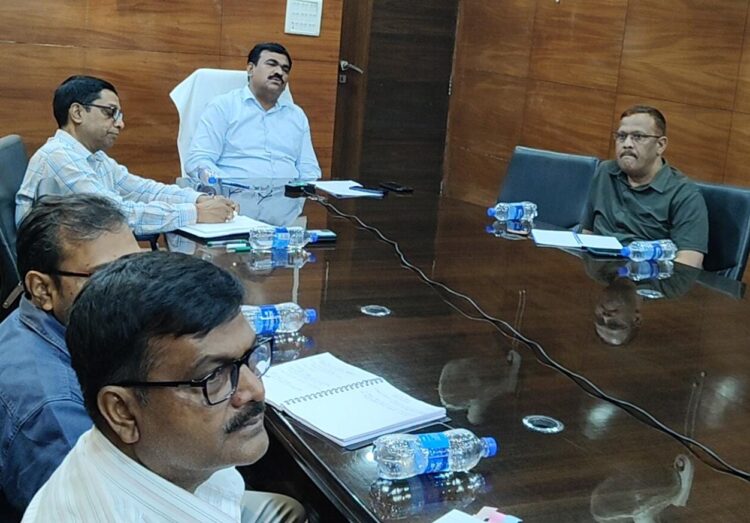 मुख्य निर्वाचन पदाधिकारी ने पूर्वी सिंहभूम के जिला निर्वाचन पदाधिकारी के साथ !