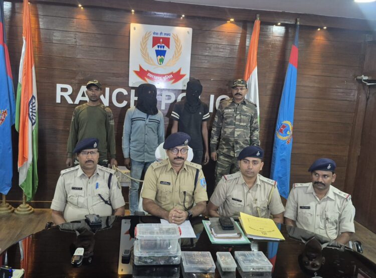 रंगदारी नहीं दी तो किया घर के बाहर बम धमाका !