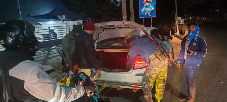 दिल्ली में  बम धमाके के बाद पूरे झारखण्ड में सुरक्षा व्यवस्था तैनात कर दी गई है !