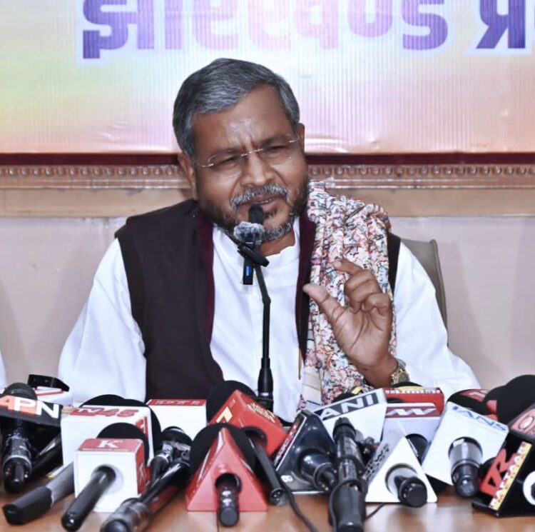 भाजपा आदिवासी समाज के सर्वांगीण विकास उनके गौरव और सम्मान बढ़नेवाला केलिए संकल्पित और समर्पित है……बाबूलाल मरांडी !