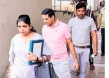 पूर्व उपायुक्त छवि रंजन का राज्य सरकार ने निलंबन भी समाप्त कर दिया !