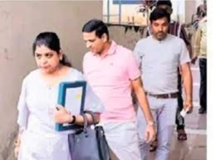 पूर्व उपायुक्त छवि रंजन का राज्य सरकार ने निलंबन भी समाप्त कर दिया !