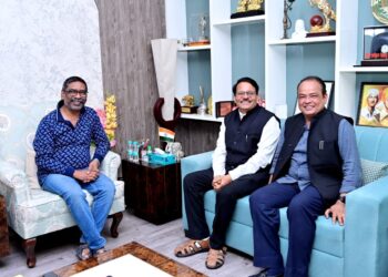 मुख्यमंत्री  हेमन्त सोरेन कांग्रेस प्रभारी के. राजू एवं स्वास्थ्य मंत्री डॉ इरफान अंसारी ने मुलाकात की !
