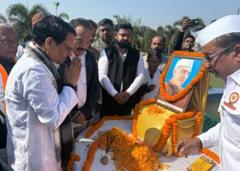 ललगुटवा बैंक्वेट हॉल में पूर्व प्रधानमंत्री पंडित जवाहरलाल नेहरू की जयंती मनाई गई !